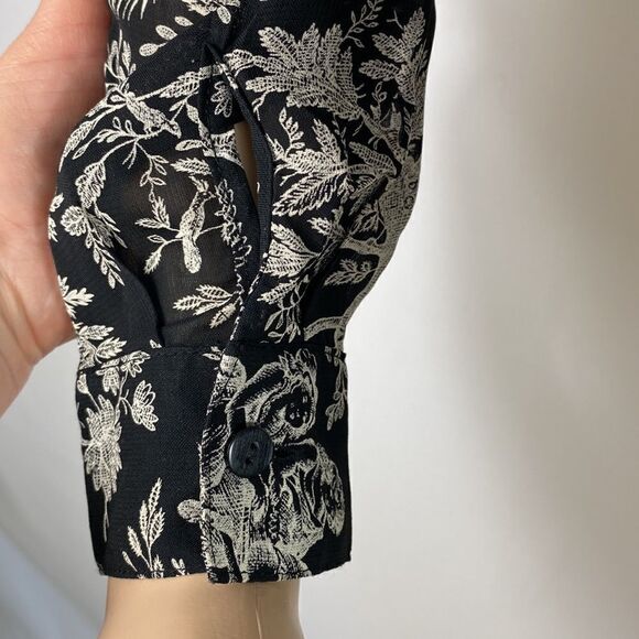 ❤️Last Chance Talbots long sleeve tie-neck novelty print blouse size M - Picture 4 of 10